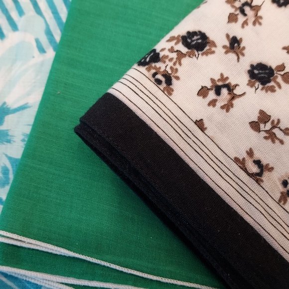 BOX of 11 Vintage handkerchief's and scarves - Picture 3 of 11